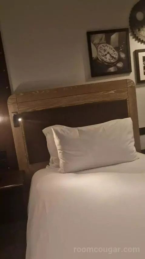 Twin Gantry Room bed picture #8