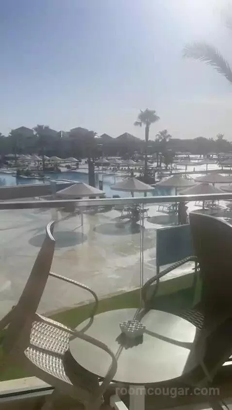 Deluxe Double Pool View view picture #2
