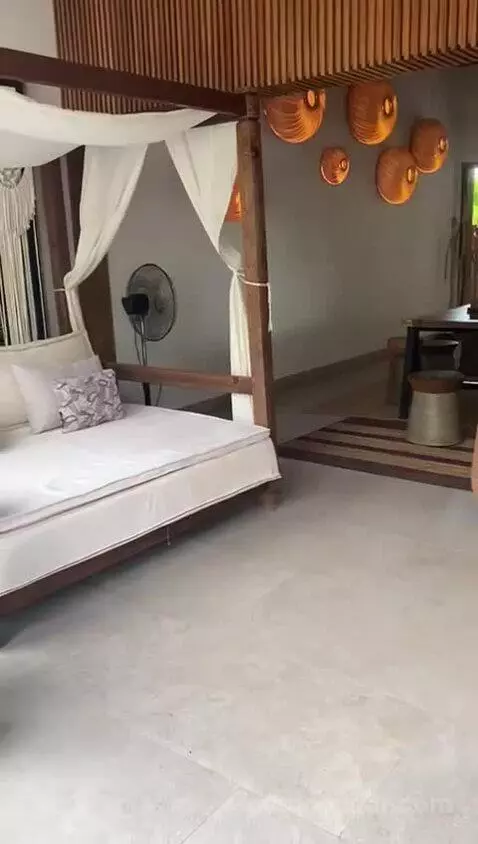 Suite with Private Pool bed picture #2