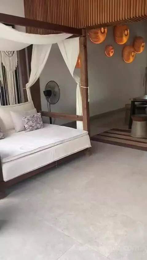 Suite with Private Pool bed picture #4