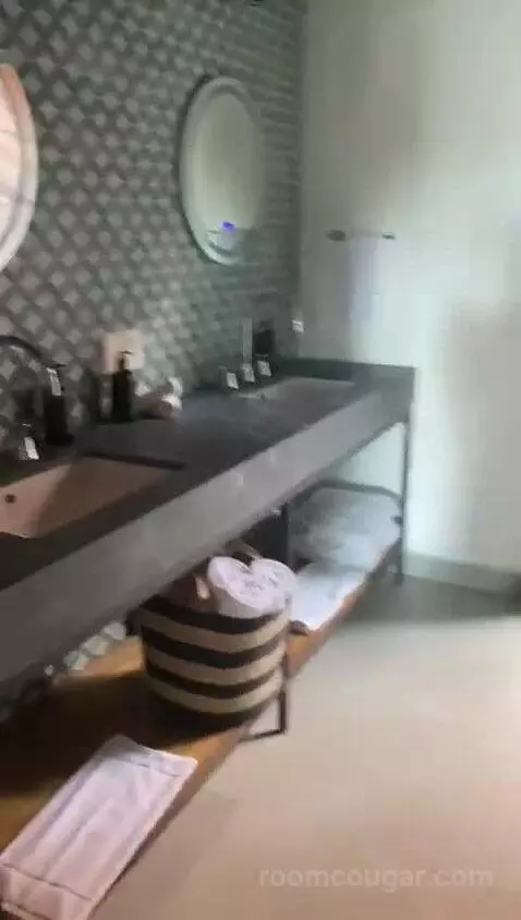 Suite with Private Pool bathroom picture #1