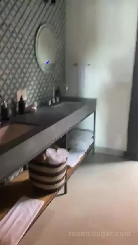 Suite with Private Pool bathroom picture #2