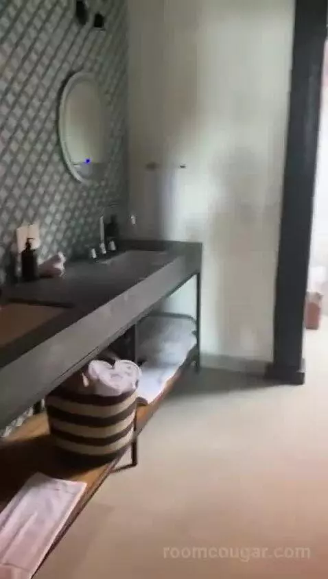 Suite with Private Pool bathroom picture #3