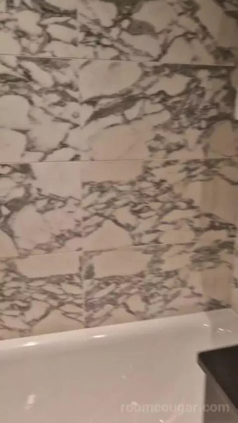 Small Double Room bathroom picture #5
