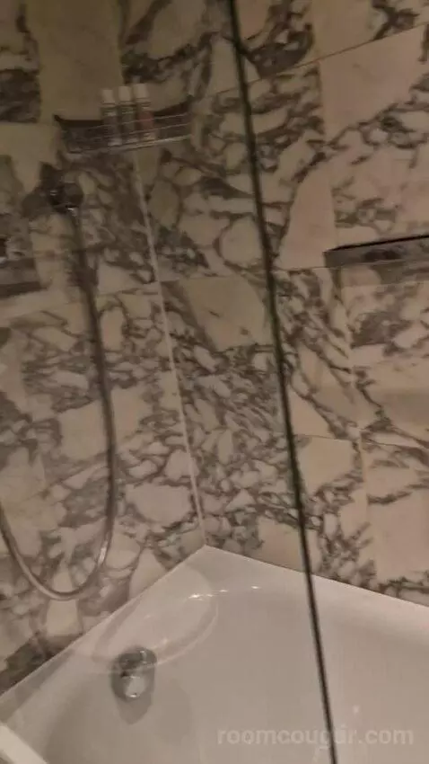 Small Double Room bathroom picture #7