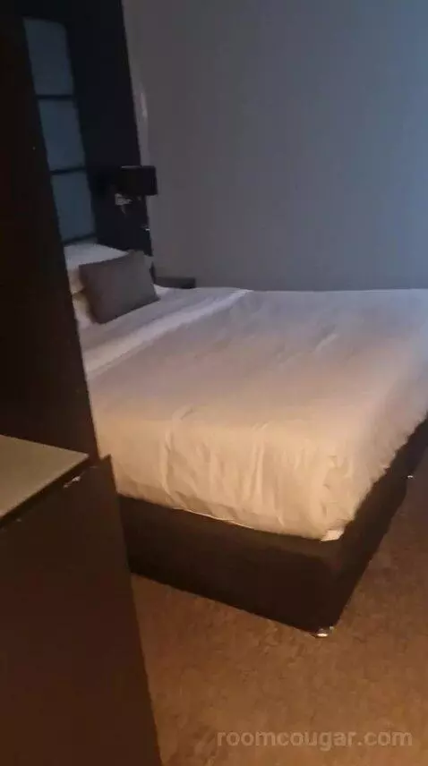 Standard Double Room bed picture #2
