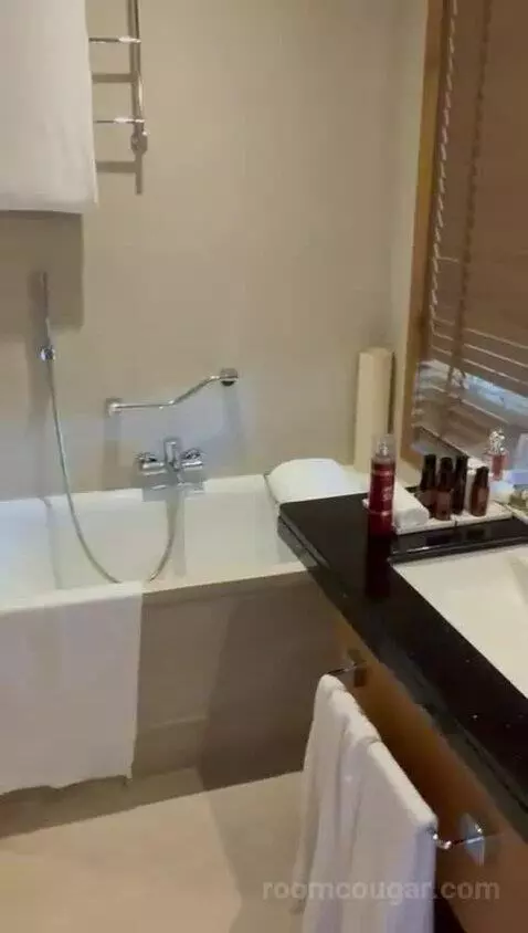 Superior, Guest Room, 2 Twin/Single Bed(s), City View (#3020) bathroom picture #4