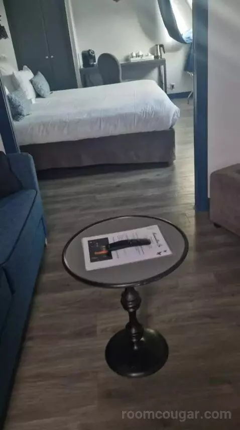 Suite (#604) bed picture #2