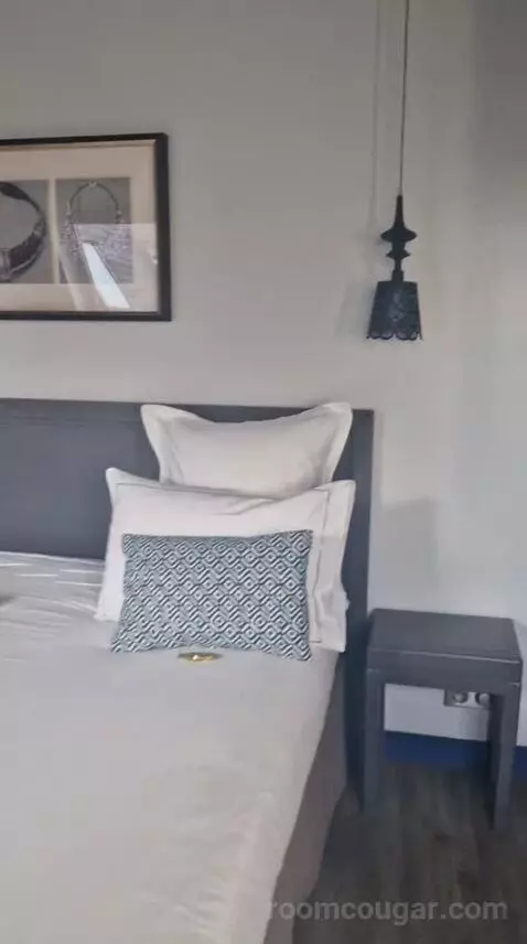 Suite (#604) bed picture #7