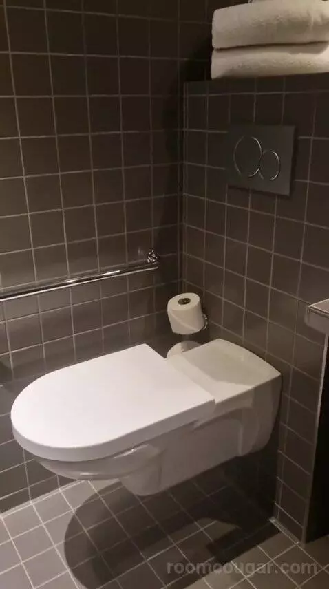 Deluxe Double or Twin Room (#110) bathroom picture #11