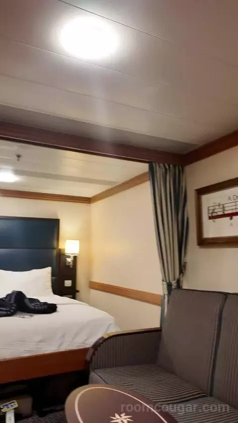 Interior Stateroom (#6083) bed picture #6