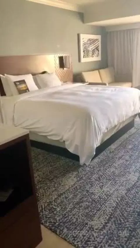 Partial Ocean View with King Bed bed picture #3