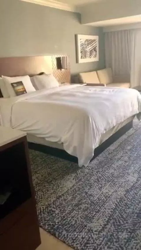Partial Ocean View with King Bed bed picture #4