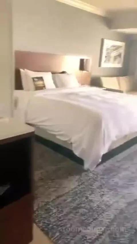 Partial Ocean View with King Bed bed picture #6