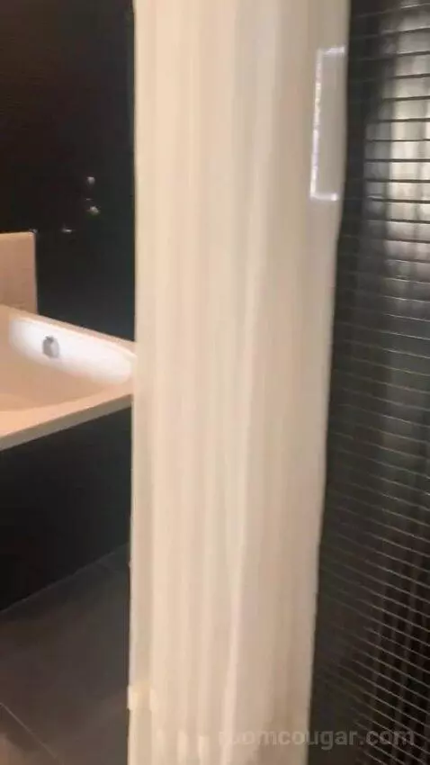 Luxury Queen Room with Ocean Side View bathroom picture #2