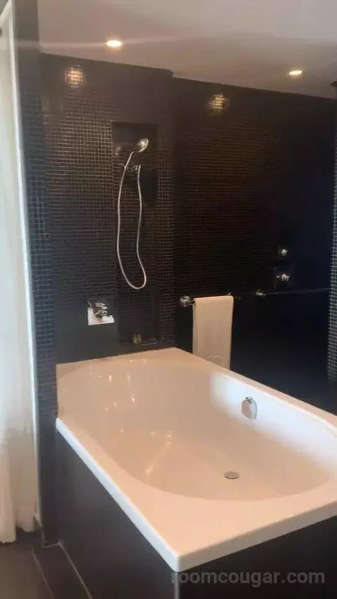 Luxury Queen Room with Ocean Side View bathroom picture #3