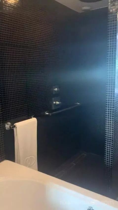 Luxury Queen Room with Ocean Side View bathroom picture #7
