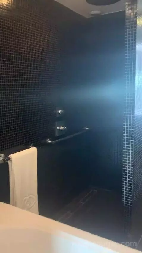 Luxury Queen Room with Ocean Side View bathroom picture #8