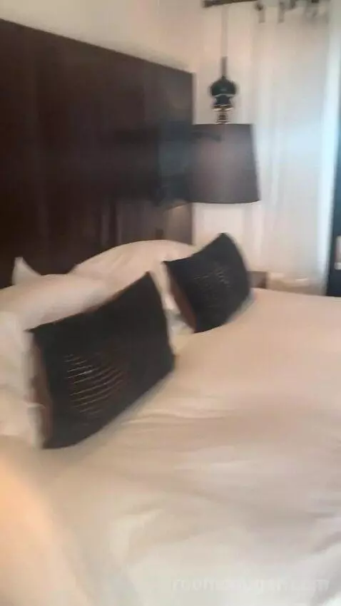 Luxury Queen Room with Ocean Side View bed picture #10