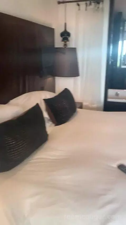 Luxury Queen Room with Ocean Side View bed picture #11