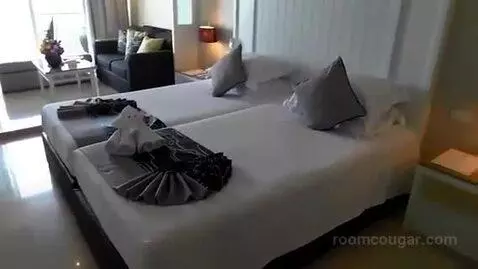 Mini Suite Plus Sea View Twin Bed bed picture #1