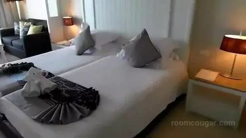 Mini Suite Plus Sea View Twin Bed bed picture #6