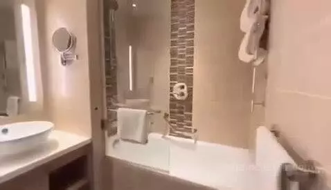 One Bedroom King Suite bathroom picture #4