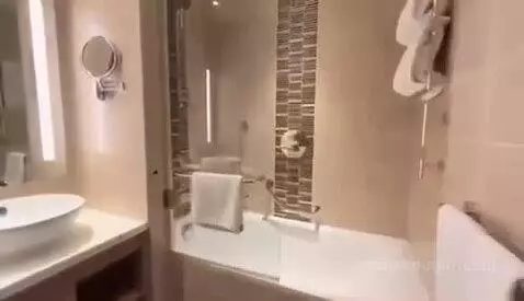 One Bedroom King Suite bathroom picture #5