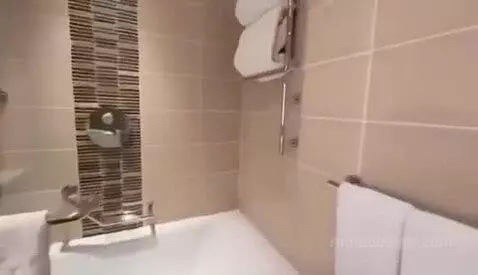 One Bedroom King Suite bathroom picture #7