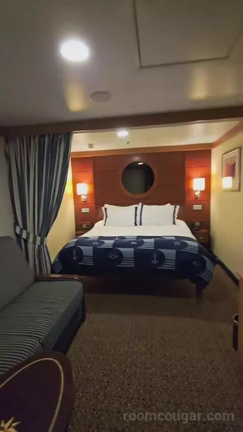 Inside Cabin (#8583) bed picture #2