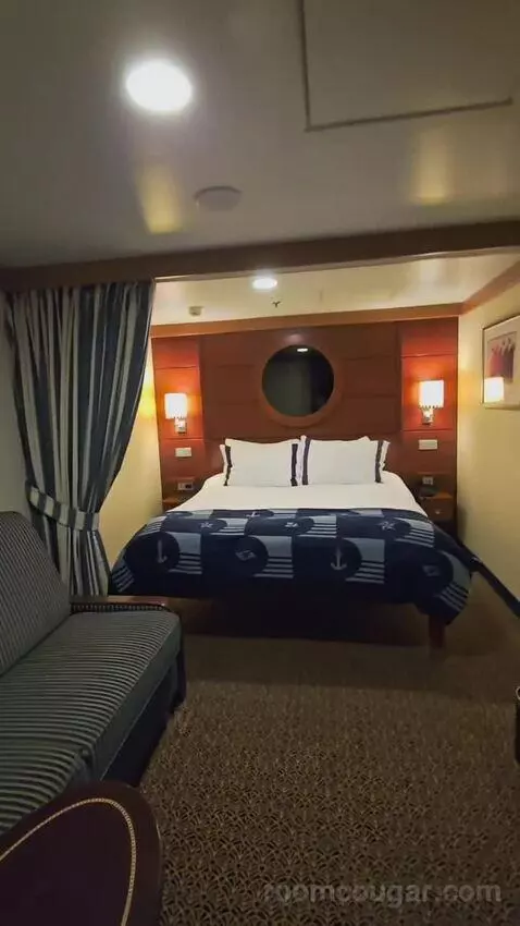Inside Cabin (#8583) bed picture #4