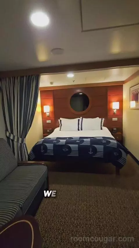 Inside Cabin (#8583) bed picture #5