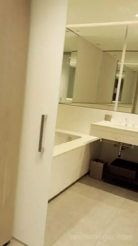 King Room with View bathroom picture #2