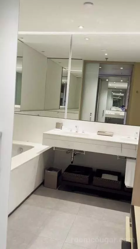 King Room with View bathroom picture #6