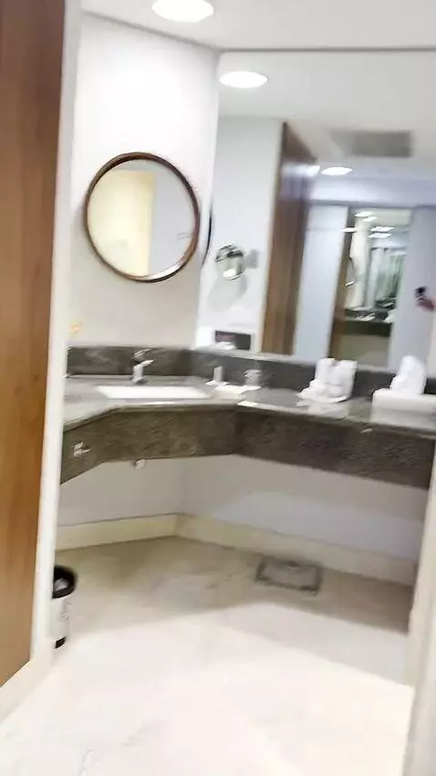 Deluxe Double Room bathroom picture #2