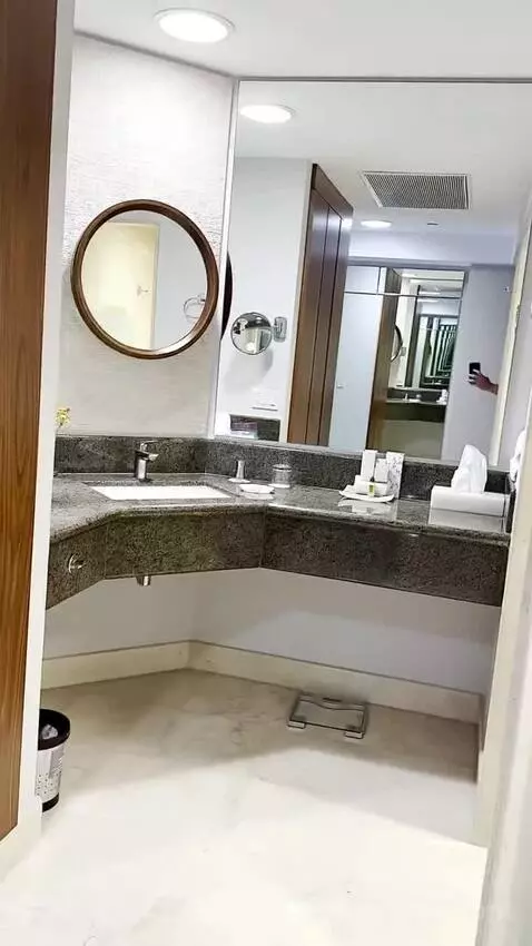 Deluxe Double Room bathroom picture #4