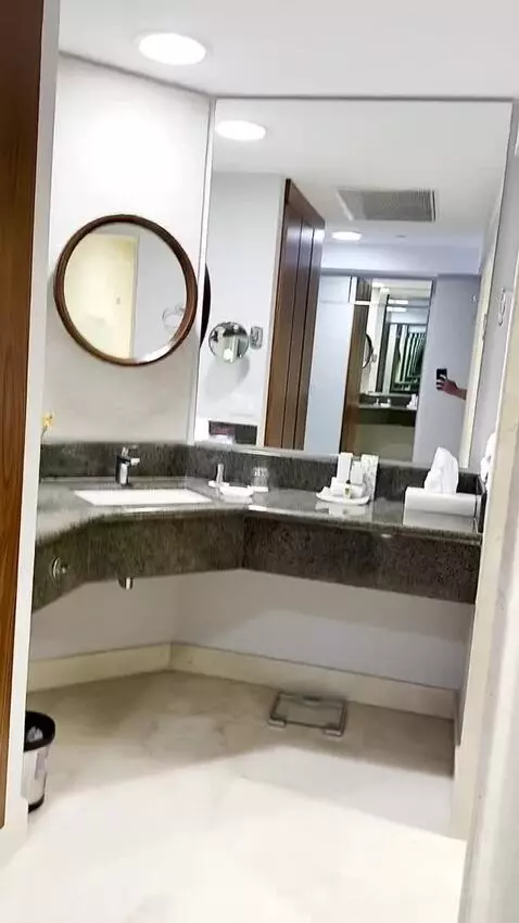 Deluxe Double Room bathroom picture #6