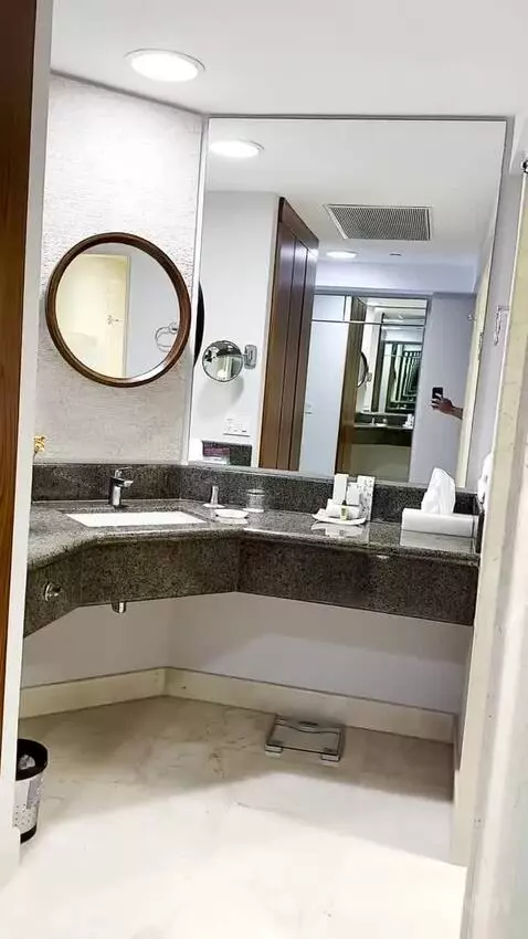Deluxe Double Room bathroom picture #8