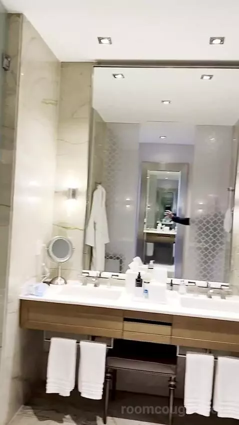 Signature Butler Service, Guest Room, 1 King bathroom picture #3