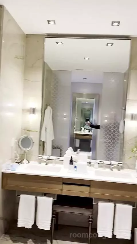 Signature Butler Service, Guest Room, 1 King bathroom picture #4