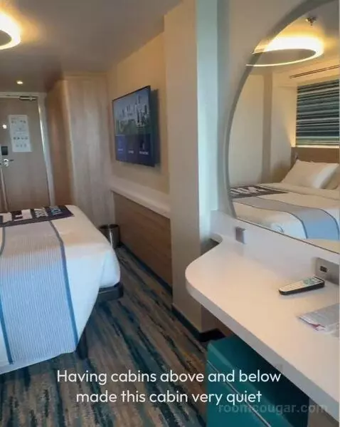 Balcony Cabin (#11370) bed picture #11