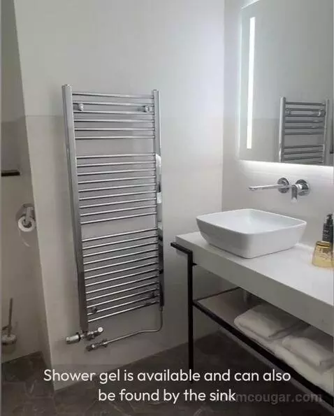 Double Room with Courtyard View bathroom picture #6