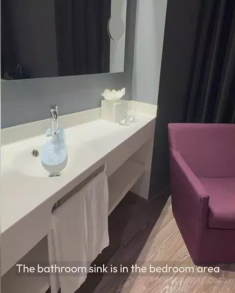 Double Room bathroom picture #1