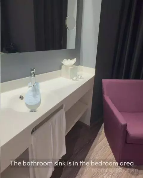 Double Room bathroom picture #3