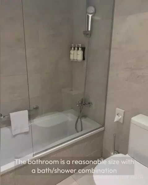 Double Room bathroom picture #11