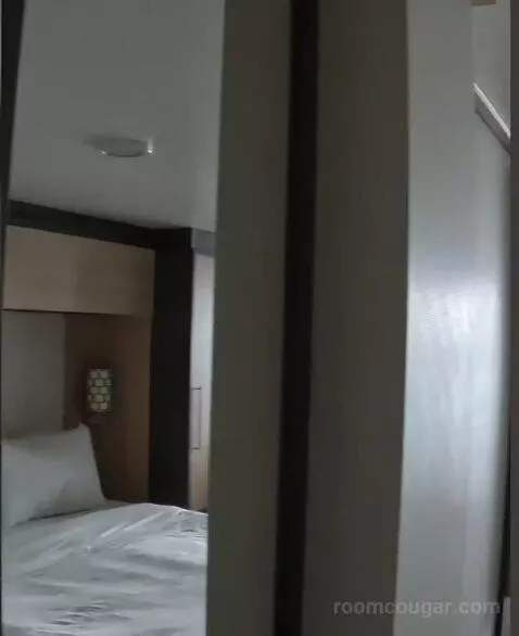 Balcony Cabin (#8282) bed picture #4