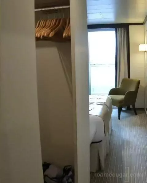 Suite (D226) bed picture #1