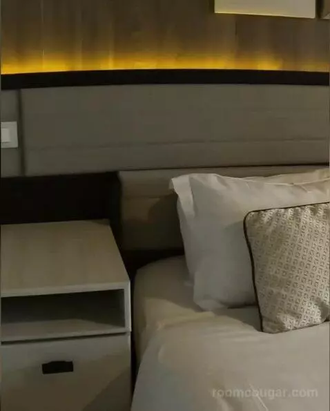 Suite (D226) bed picture #5