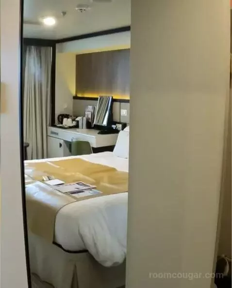 Suite (D226) bed picture #2