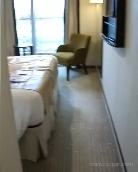 Suite (D226) bed picture #3